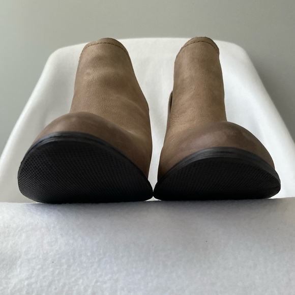 Steve Madden Size 6M Taupe Leather Ankle Boots - Picture 7 of 16